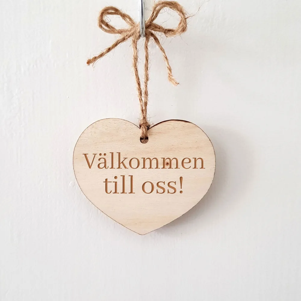 Hängande hjärta med gravyr