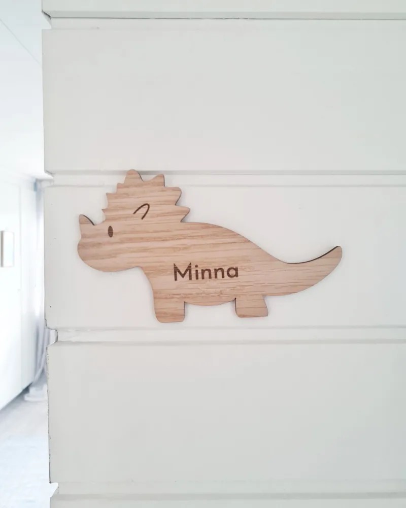 Sweet Signs triceratops namnskylt till barnrum